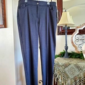 Houndstooth black & gray pants.